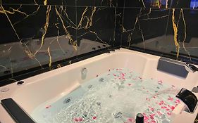 Sejour Detente A Saint-Omer - Jacuzzi Prive, Terrasse, Centre-Ville Et Parking Gratuit