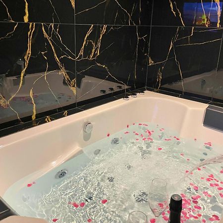 Sejour Detente A Saint-Omer - Jacuzzi Prive, Terrasse, Centre-Ville Et Parking Gratuit Extérieur photo